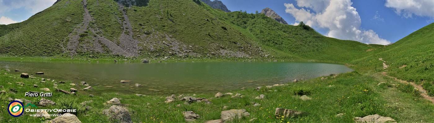 46  Panoramica sul Lago Branchino (1784 m) con vista sul Passo Branchino (1821 m).jpg